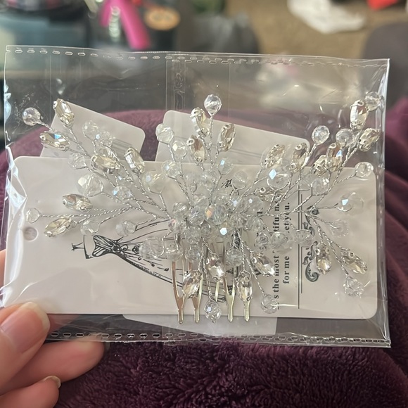 Crystal and pearl hear accessories! 4 total pieces. - Picture 4 of 4